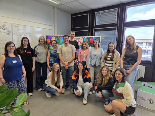 Gruppenbild aller Seminarteilnehmenden im Sommersemester 2026 im DiMeLab