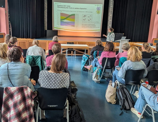 Foto von Jana Jungjohann beim Vortrag auf dem dgs Kongress - Landesgruppe Rheinland